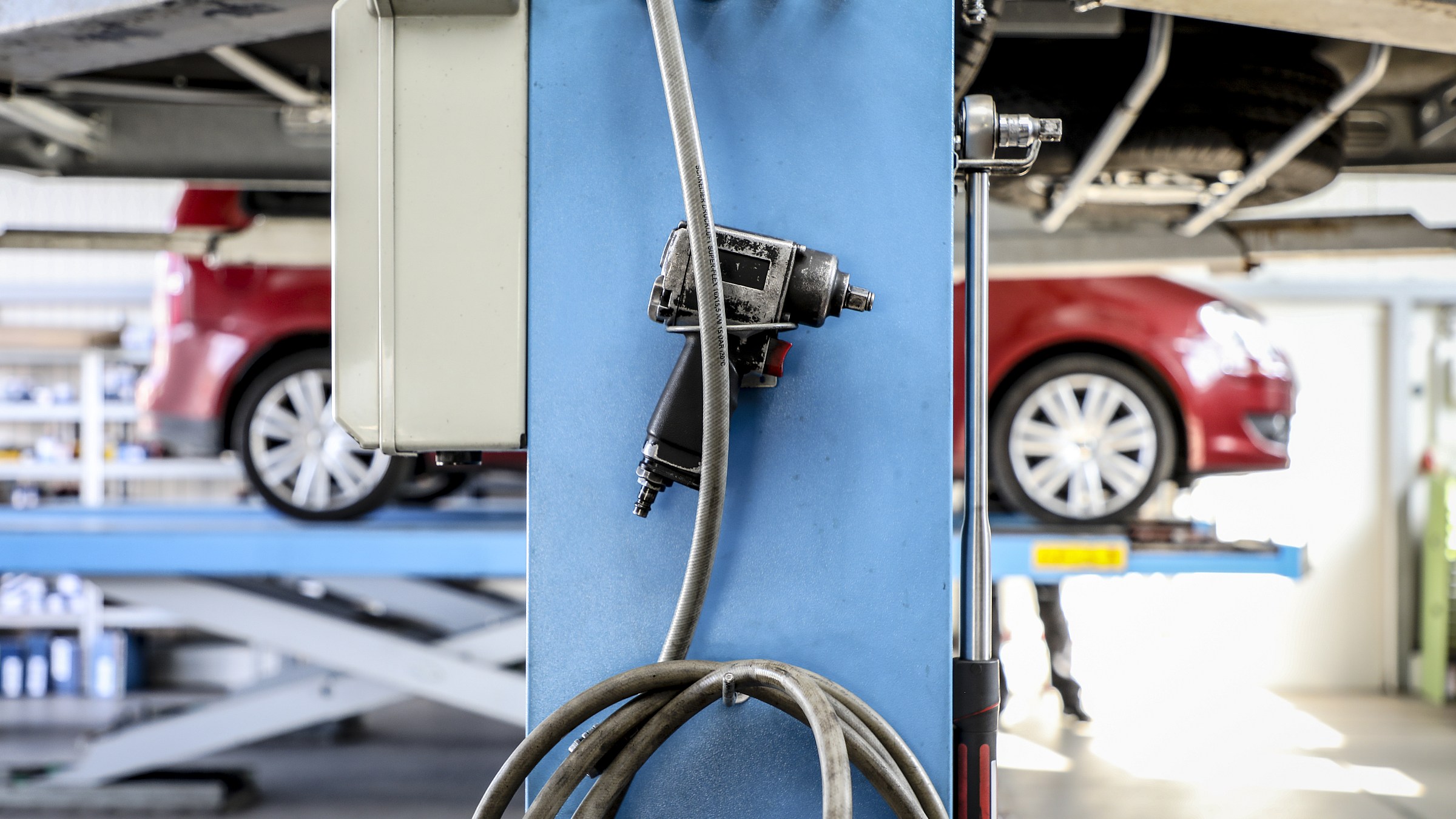 Hebebuehne_1.jpg Bild Hebebuehne_1.jpg